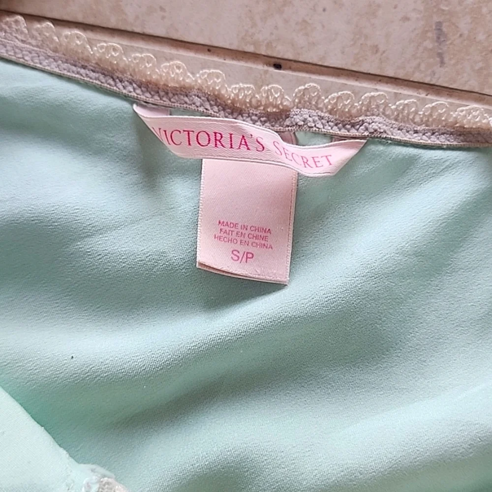 Victoria Secret Cliche - Picture 6 of 10